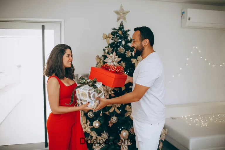 Holiday Romance: The Best Christmas Date Ideas for Couples