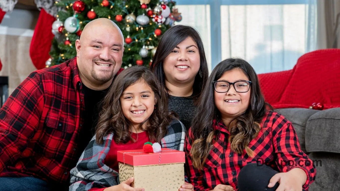 Burgundy Family Photos Outfit Ideas That Look Gorgeous on Camera