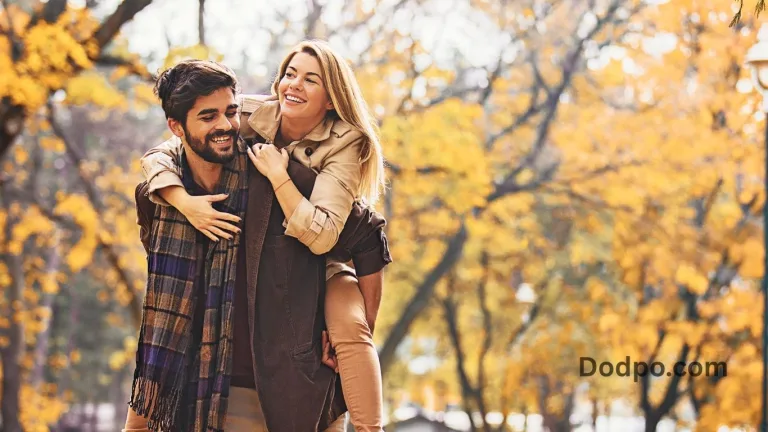 Couple Fall Photoshoot Ideas for Romantic Autumn Photography