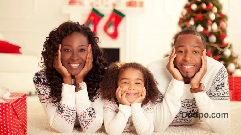 Christmas Photo Outfits for Families: Matching, Neutral & Colorful Looks