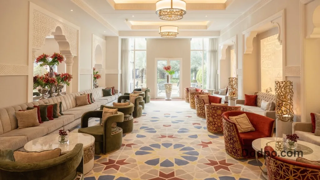 Welcoming Lounge Corners with Touches of Fall