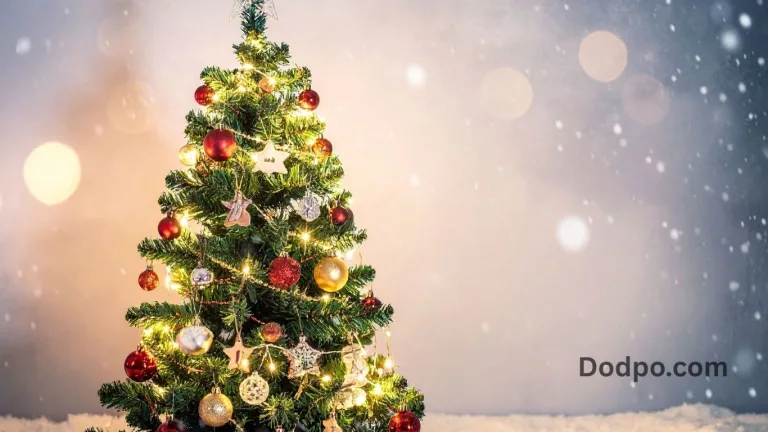 Ralph Lauren Christmas Tree Decor for a Luxurious Holiday Look