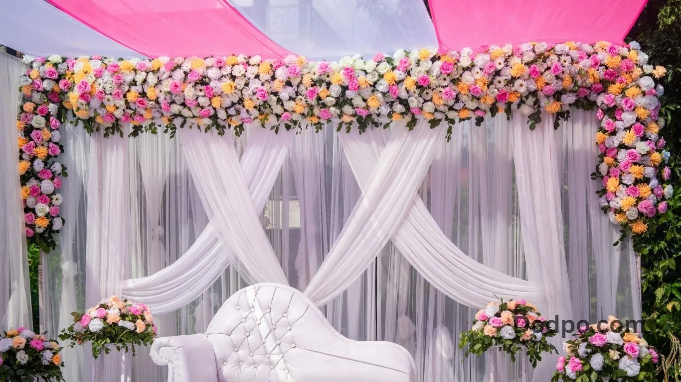 Trendy DIY Wedding Backdrop