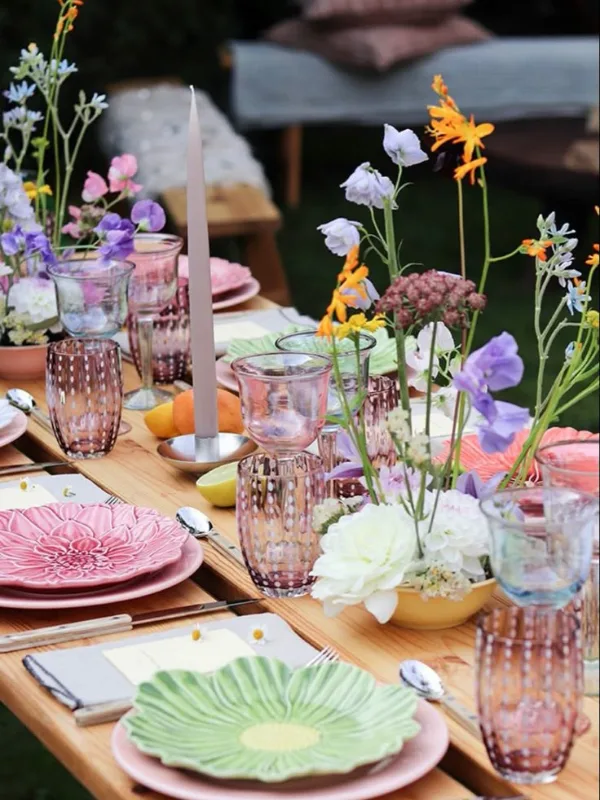 Modern-Easter-Brunch-Table-scape-Ideas