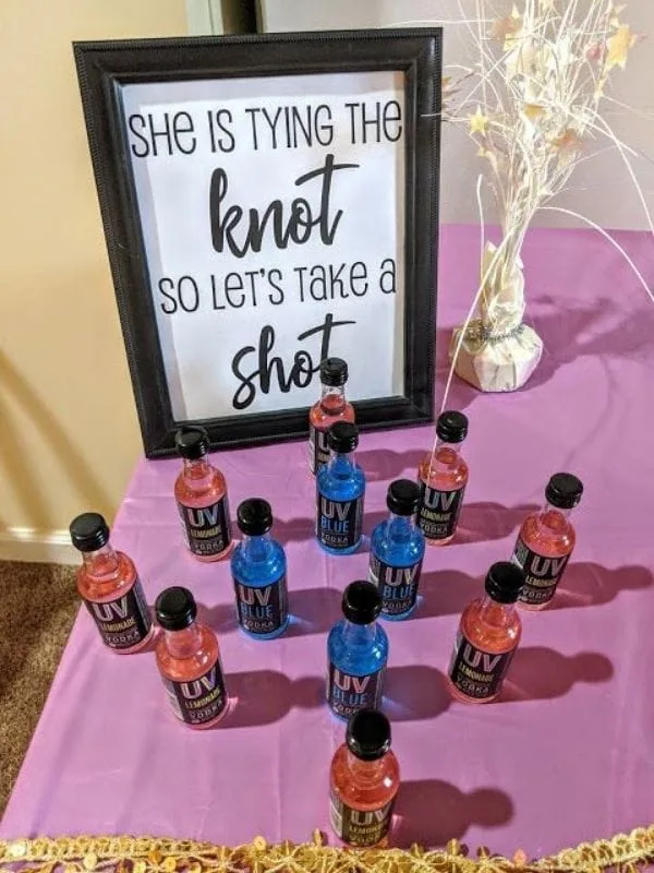 She's-tying-the-knot-bachelorette-theme