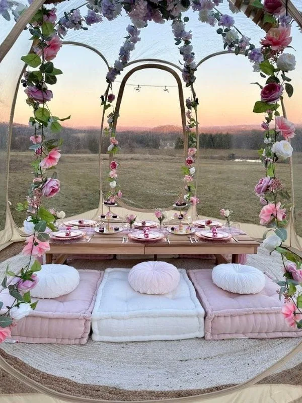 She's-tying-the-knot-bachelorette-theme