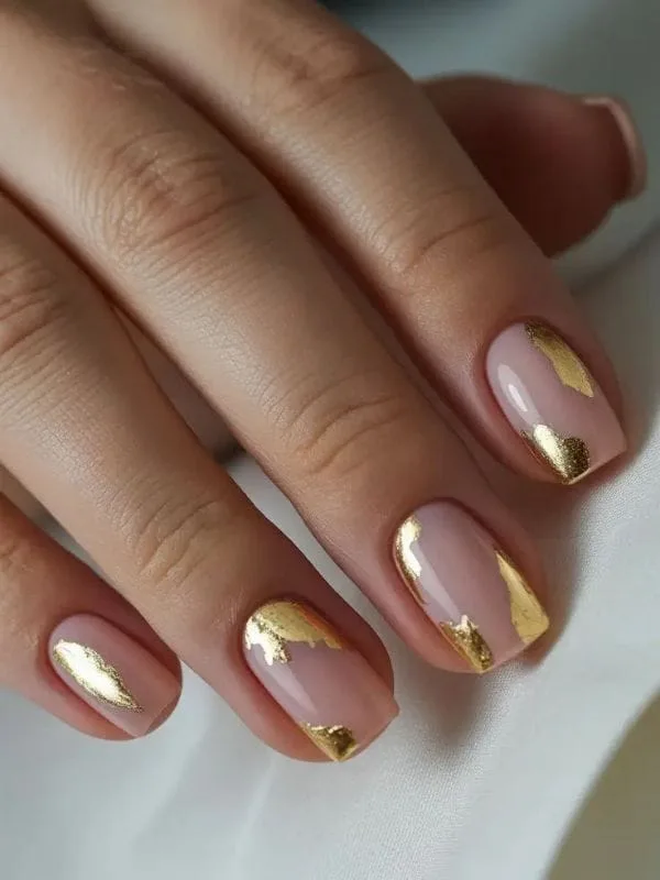 Short nails with gold foil