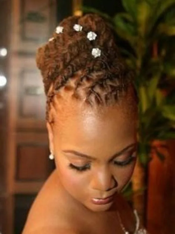 Wedding-loc-hairstyles-for-brides