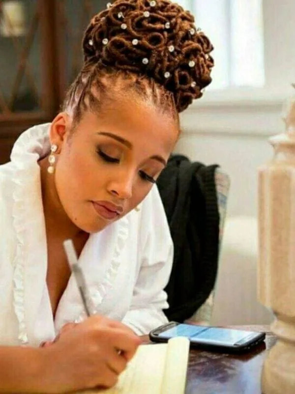 Wedding-loc-hairstyles-for-brides