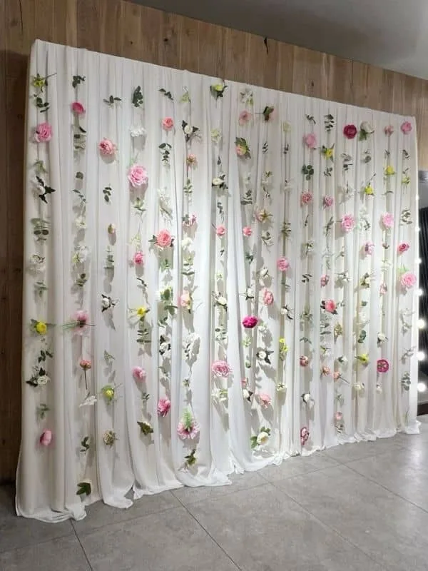 DIY-Graduation-Photo-Booth-Backdrop-Ideas