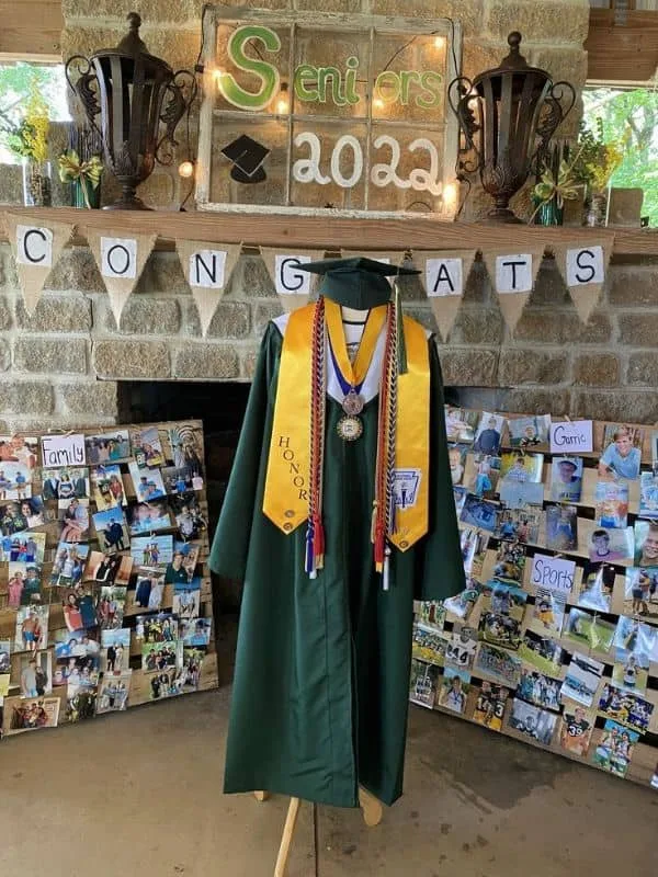 DIY-Graduation-Photo-Booth-Backdrop-Ideas