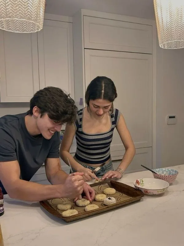 Fun-Indoor-Date-Ideas