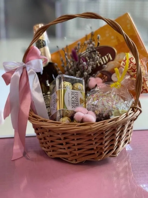 Graduation-Gift-Baskets-for-Her