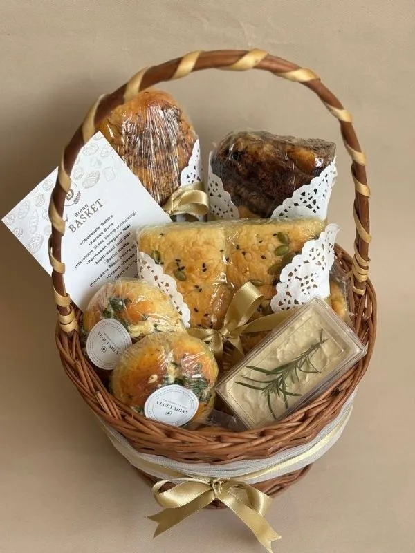 Graduation-Gift-Baskets-for-Her