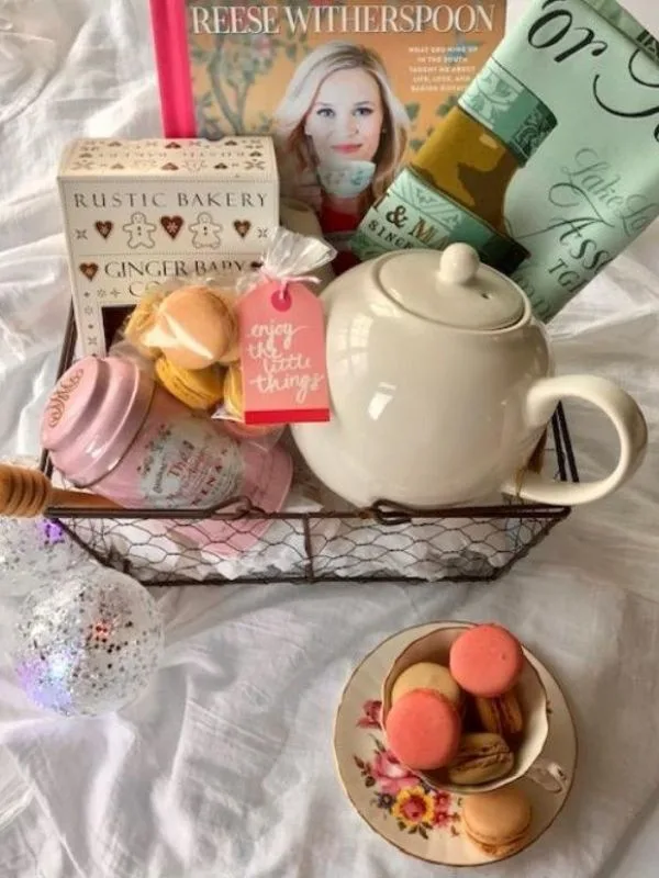 Graduation-Gift-Baskets-for-Her
