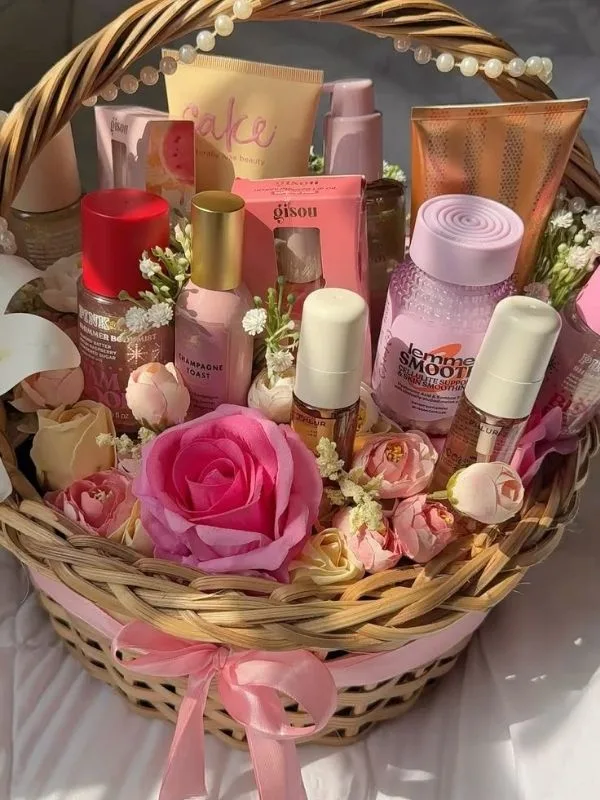 Graduation-Gift-Baskets-for-Her