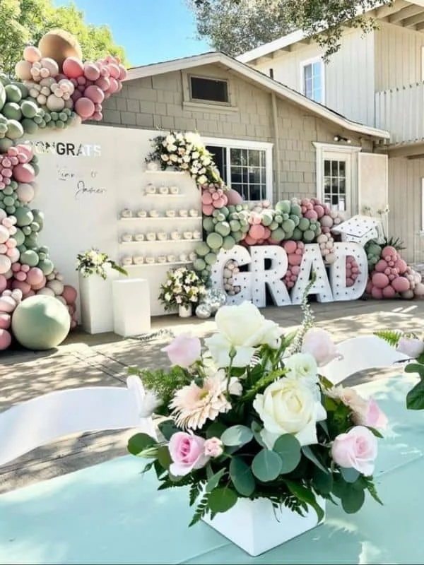 High-School-grad-party-themes