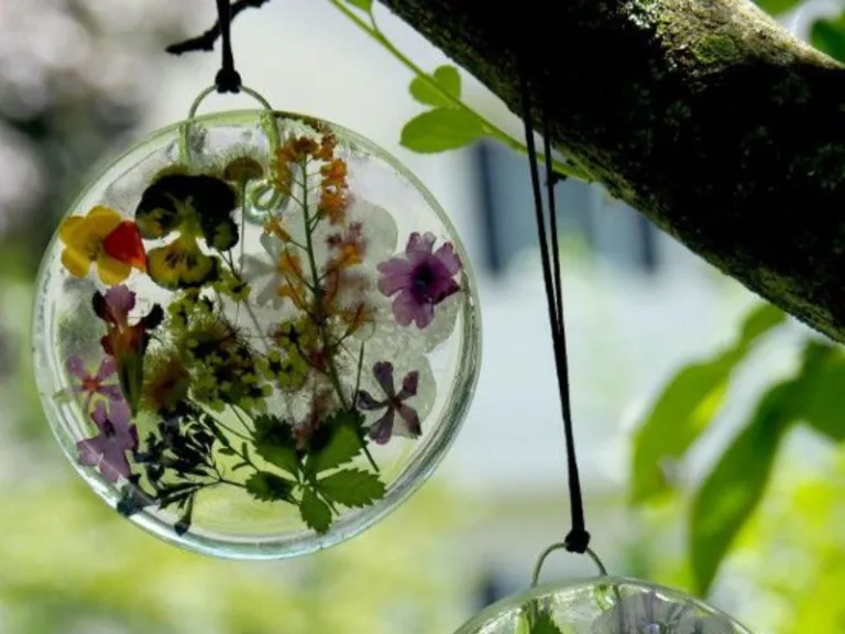 How-to-Preserve-Mother’s-Day-Flowers-in-Resin