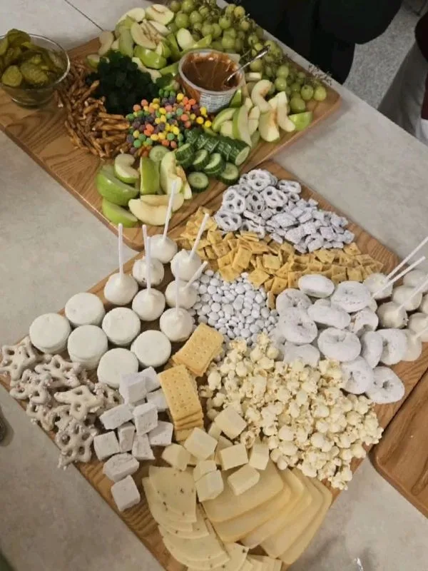 Red-White-and--Blue-Charcuterie-Board-Ideas
