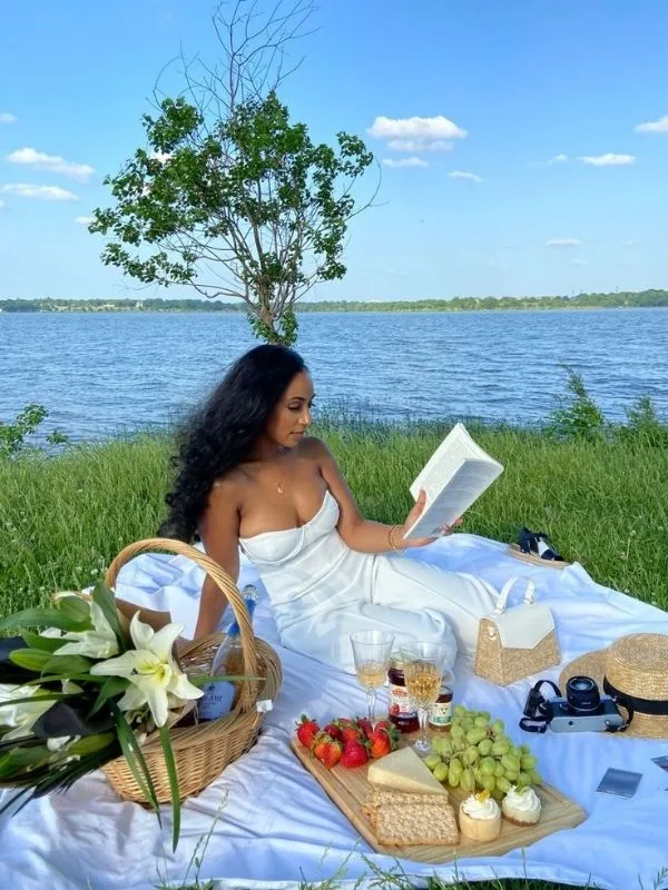 Romantic-Picnic-Date-Ideas-for-Couples