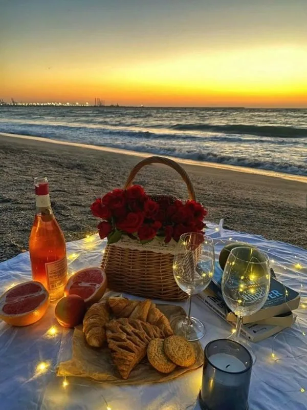 Romantic-Picnic-Date-Ideas-for-Couples