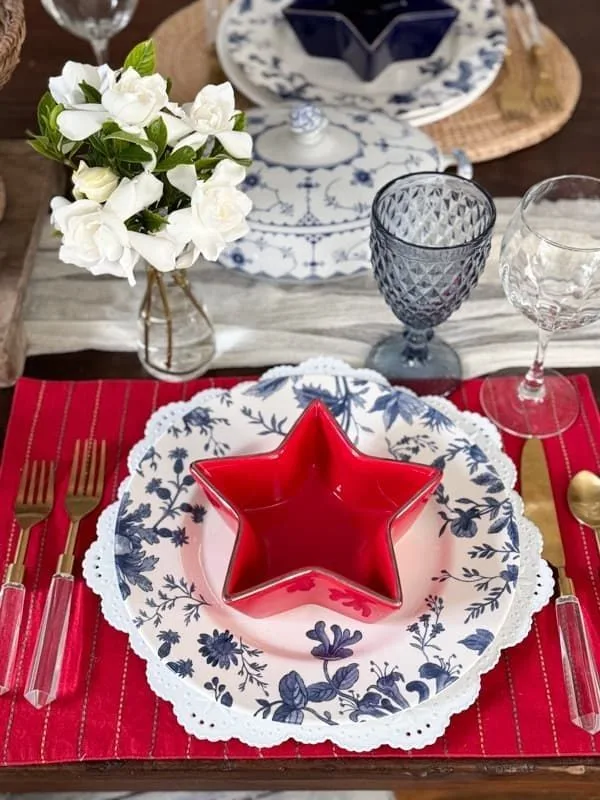 Stars-and-Stripes-Tablescape-Ideas