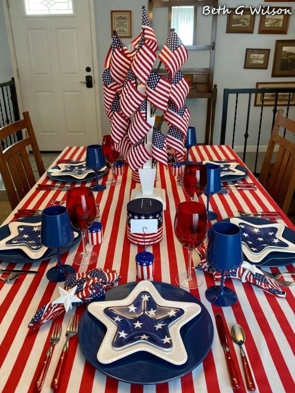 Stars-and-Stripes-Tablescape-Ideas