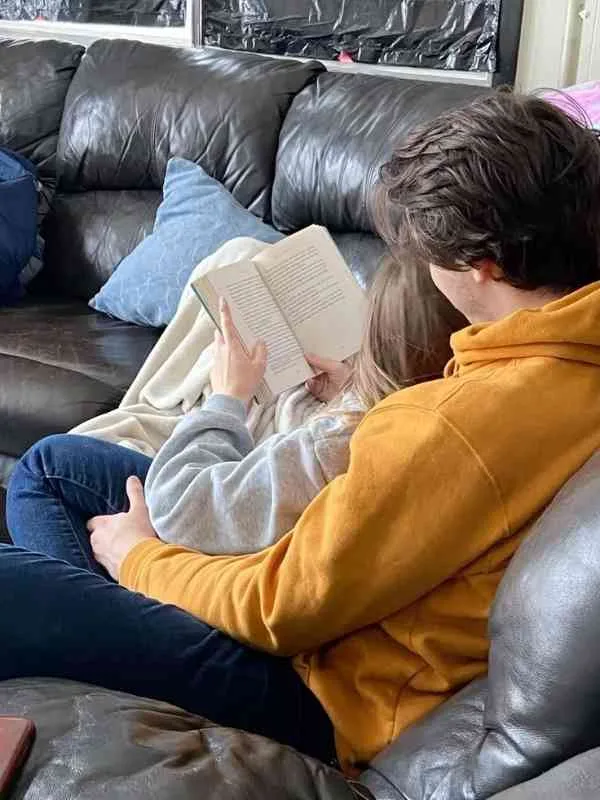 Simple-Ways-to-Make-Your-Partner-Feel-Special