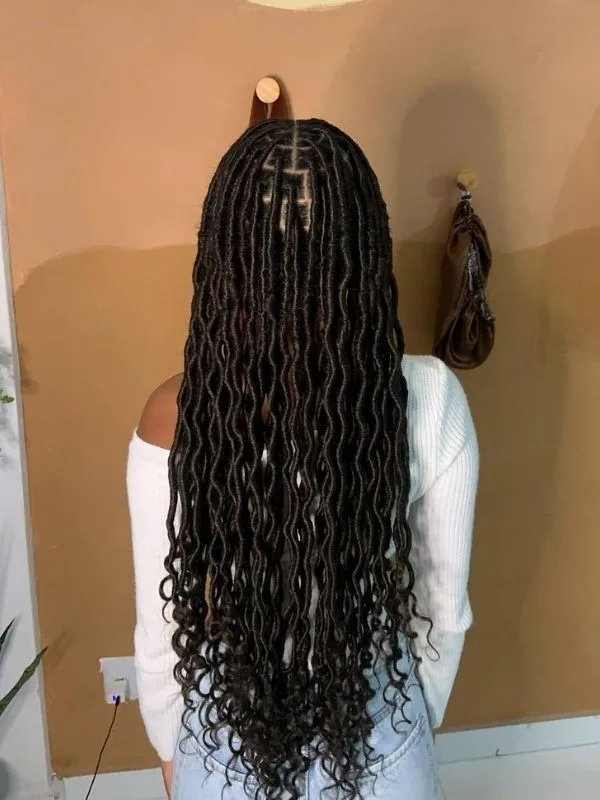 Locs-Styles-for-Black-Women-Entrepreneurs-Brand-Photoshoot