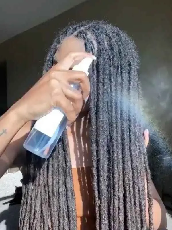 Signs-Your-Locs-Are-Dehydrated-And-How-to-Fix-It