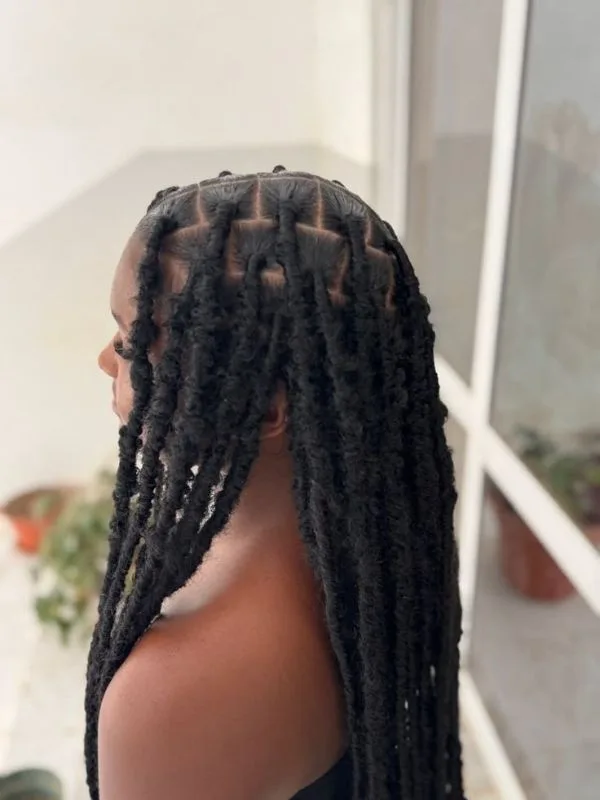 Vacation-Loc-Styles-for-Travelling-Women