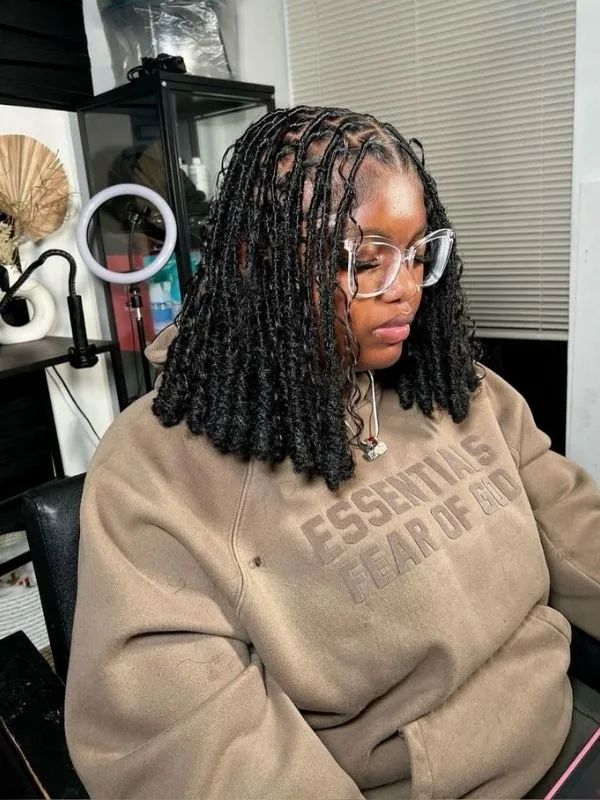Vacation-Loc-Styles-for-Travelling-Women