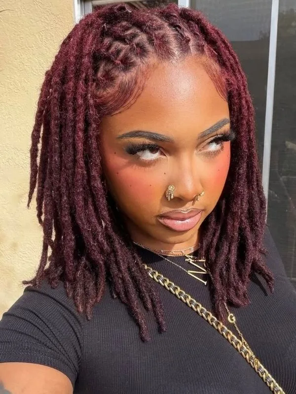 Vacation-Loc-Styles-for-Travelling-Women