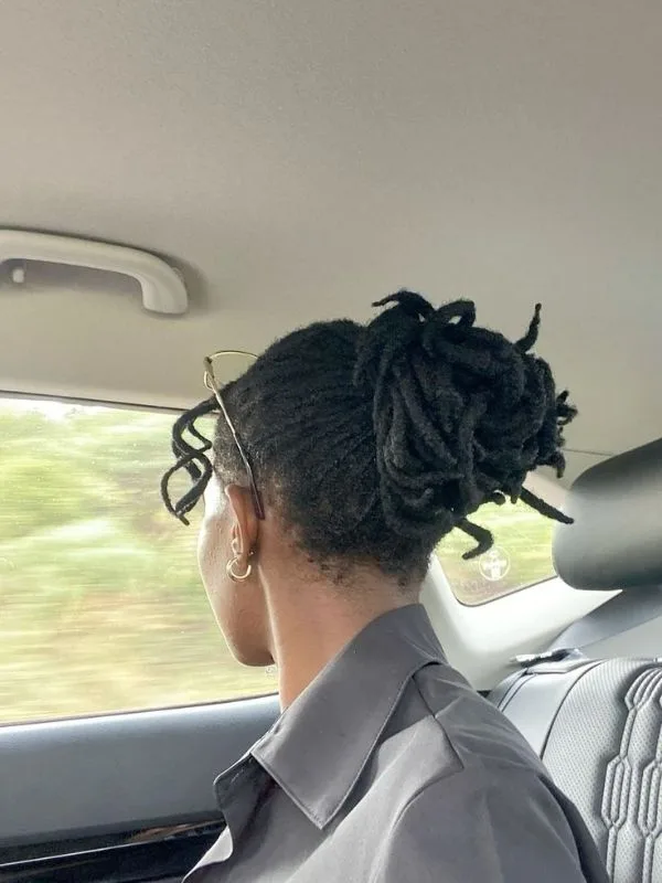 Vacation-Loc-Styles-for-Travelling-Women